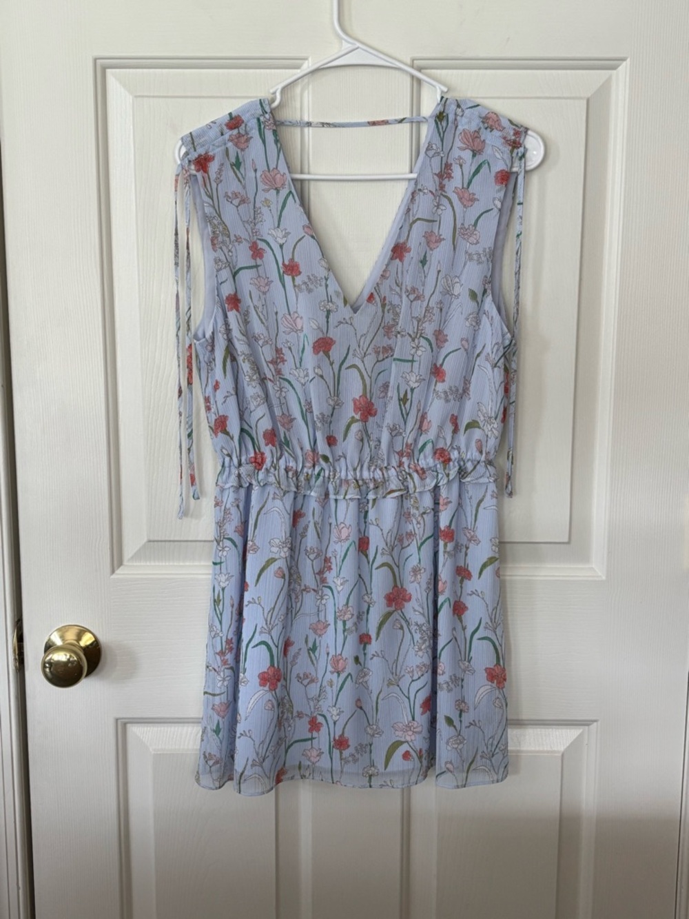 BANANA REPUBLIC Light Blue Sleeveless Floral V-Neck top